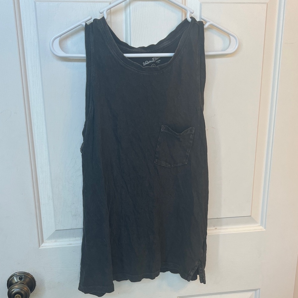 Women’s Black distressed Sleeveless Pocket Tank Top
